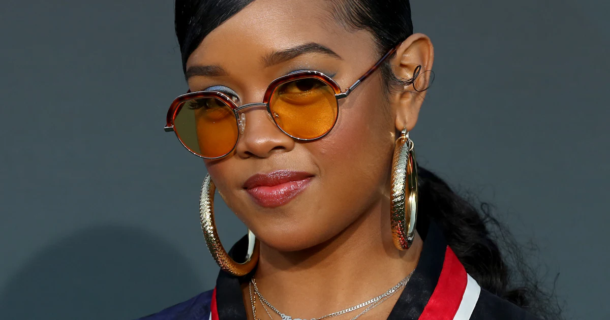 H.E.R.'s Relationship Status Is Just As Mysterious As Her Persona