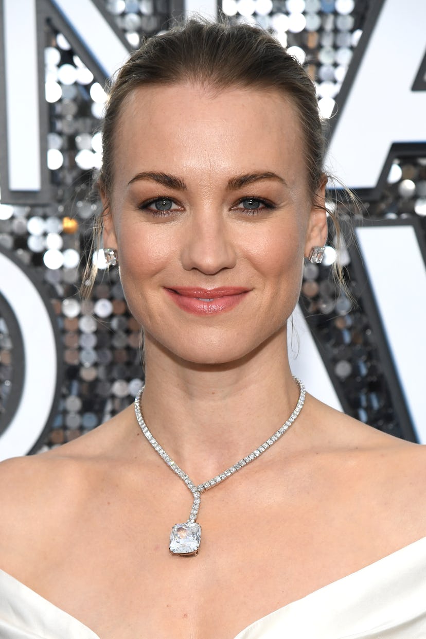 Yvonne Strahovski was one of the top 2020 SAG Awards beauty looks of the night