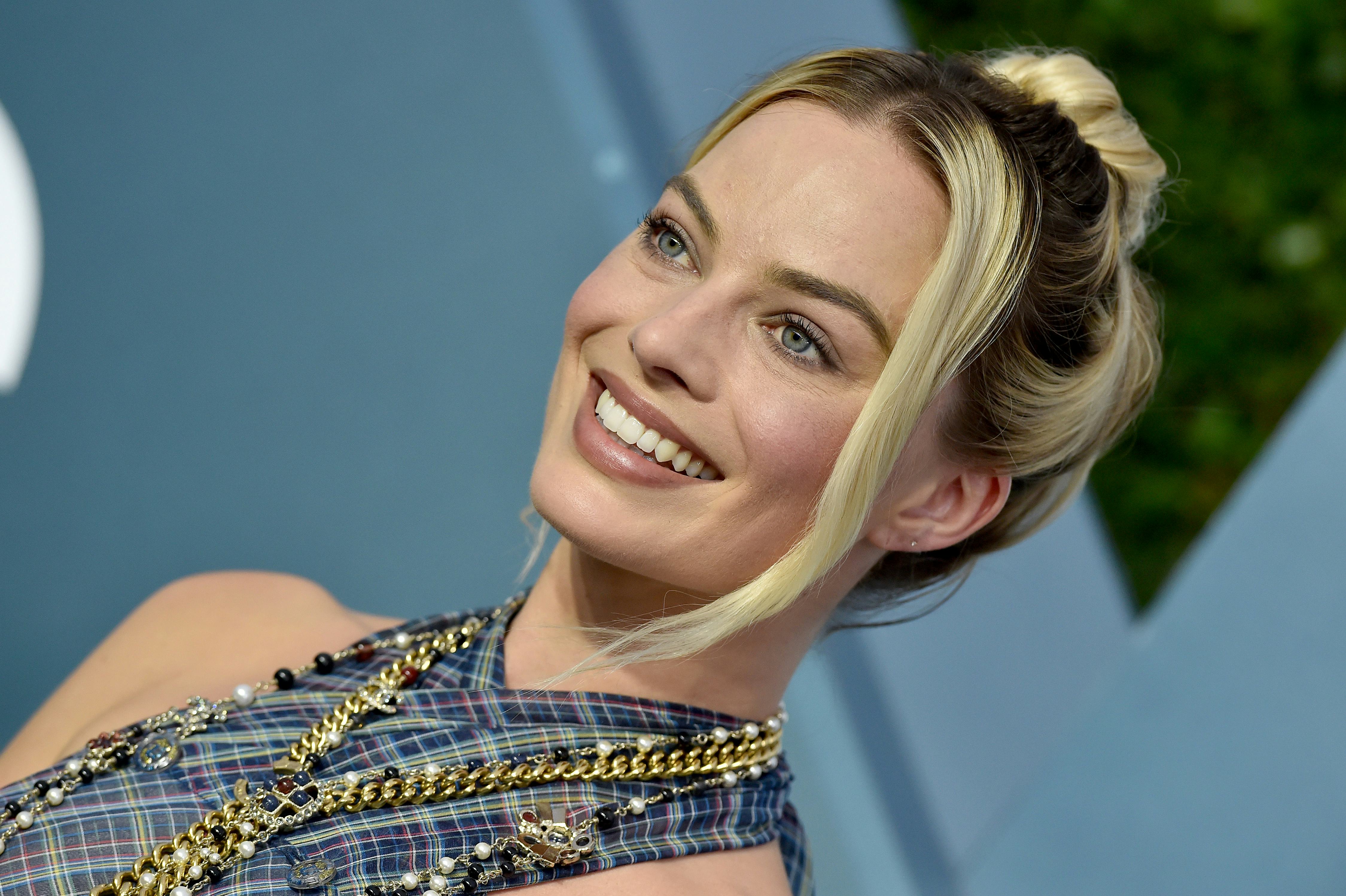 How To Create An Ombre Lipstick Look A La Margot Robbie