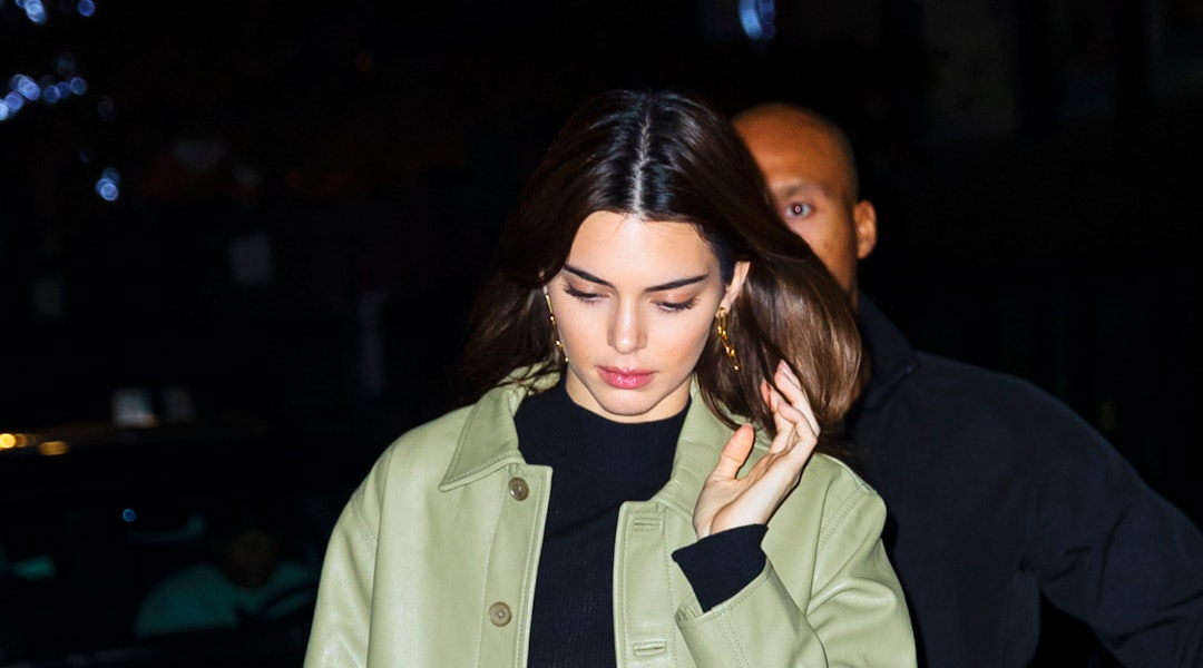 Kendall Jenner S Hair Claw Clip Is The Foolproof 90s Accessory