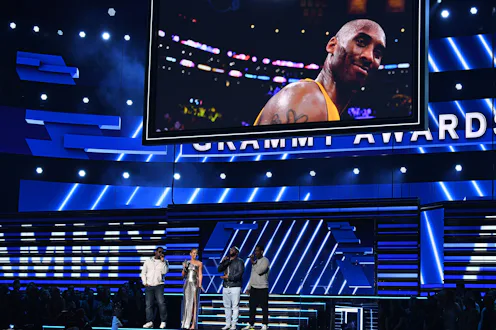 Alicia Keys and Boyz II Men honored Kobe Bryant at the 2020 Grammys.