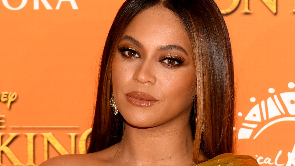 Beyonce S 2020 Golden Globes Dress Has The Wildest Sleeves