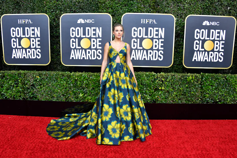 Taylor Swift At The 2020 Golden Globes Was A Sight To Behold Taylor Swift At The 2020 Golden Globes Was A Sight To Behold