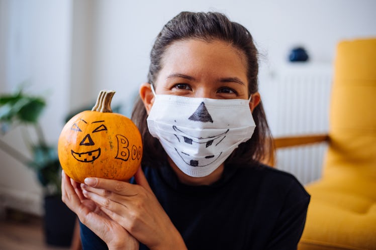 Here's what experts have to say about wearing a mask while at indoor and outdoor parties.