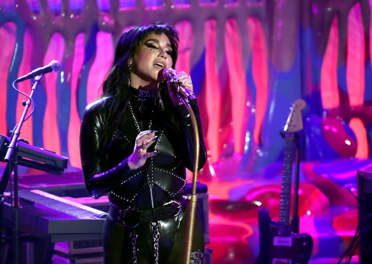 Kesha singing