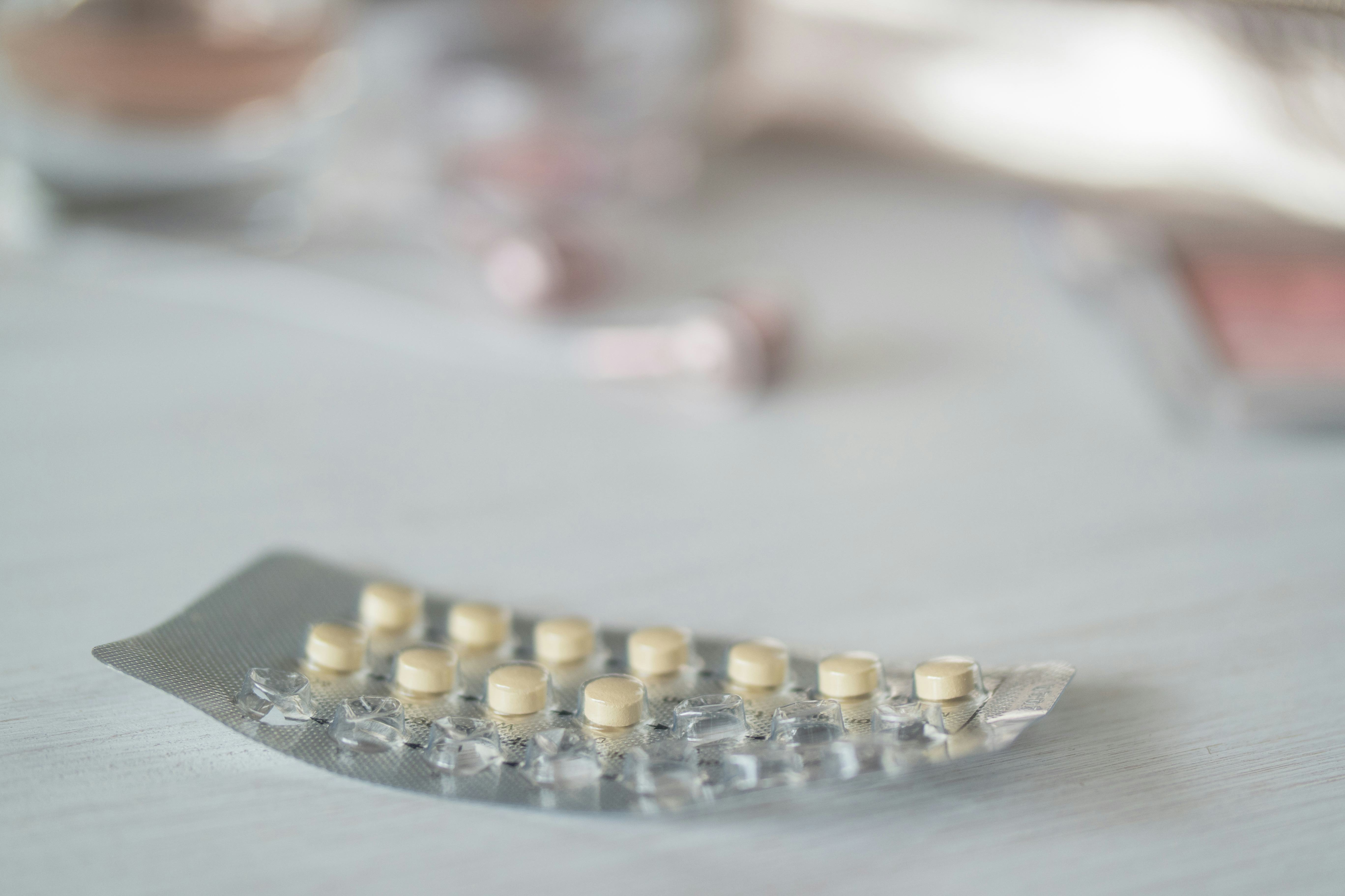 6 Myths About Birth Control & Fertility, Debunked By Doctors