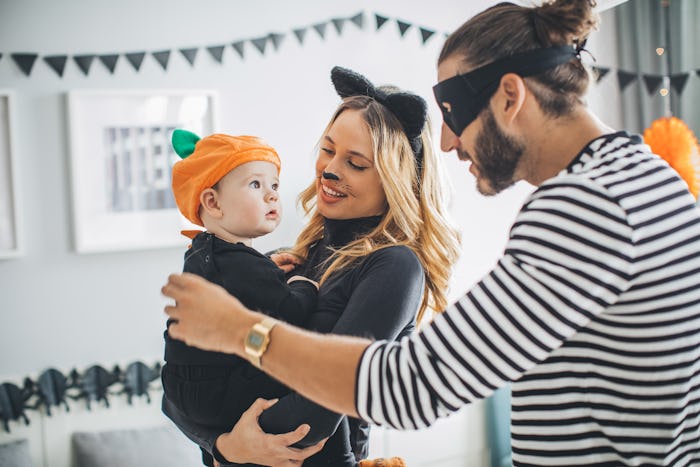 Experts say babies' fear of strangers is because of their close bond with their parents.