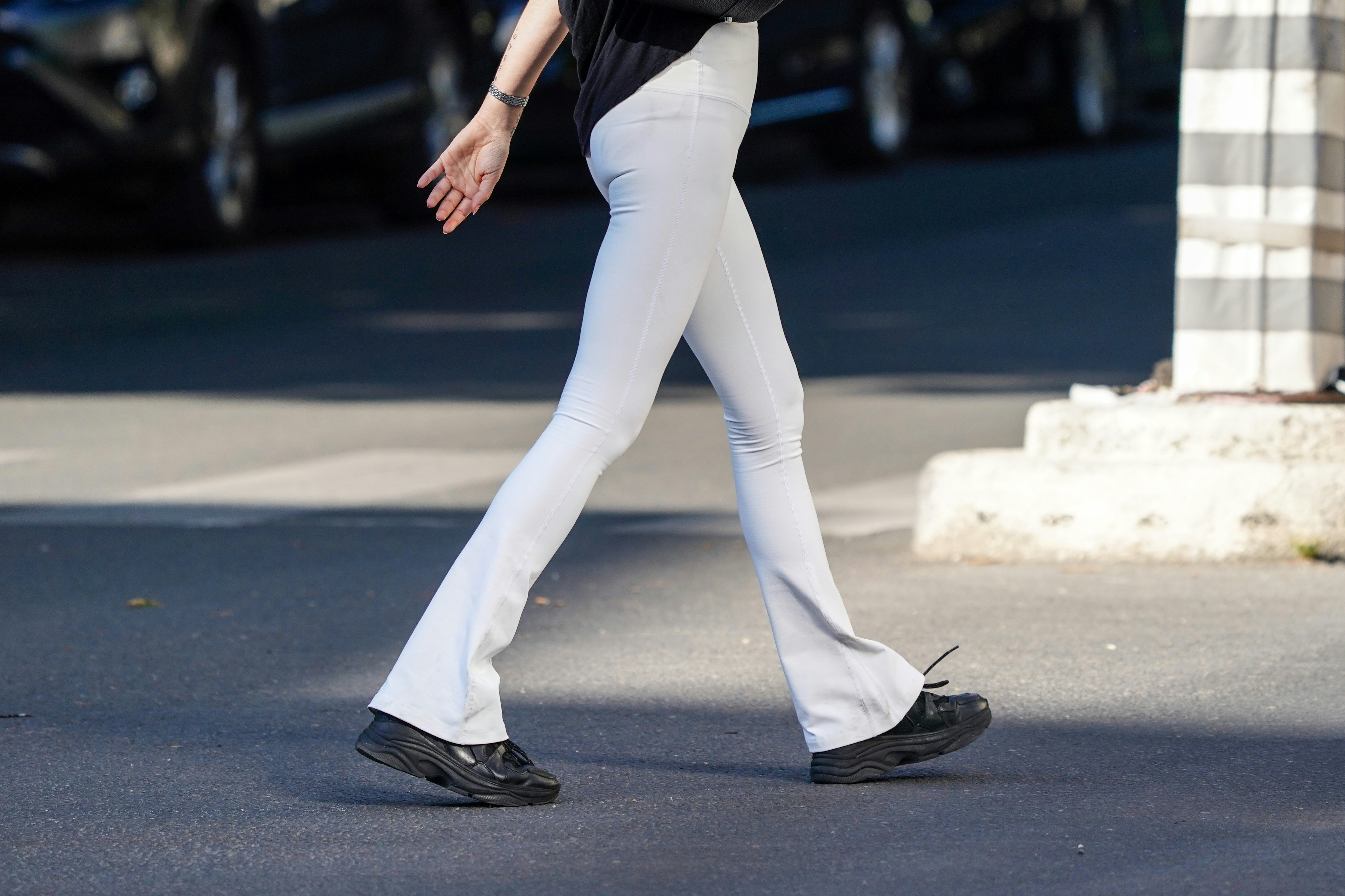 Flared Leggings or Yoga Pants Are Back In Style — and They Actually Look  Good