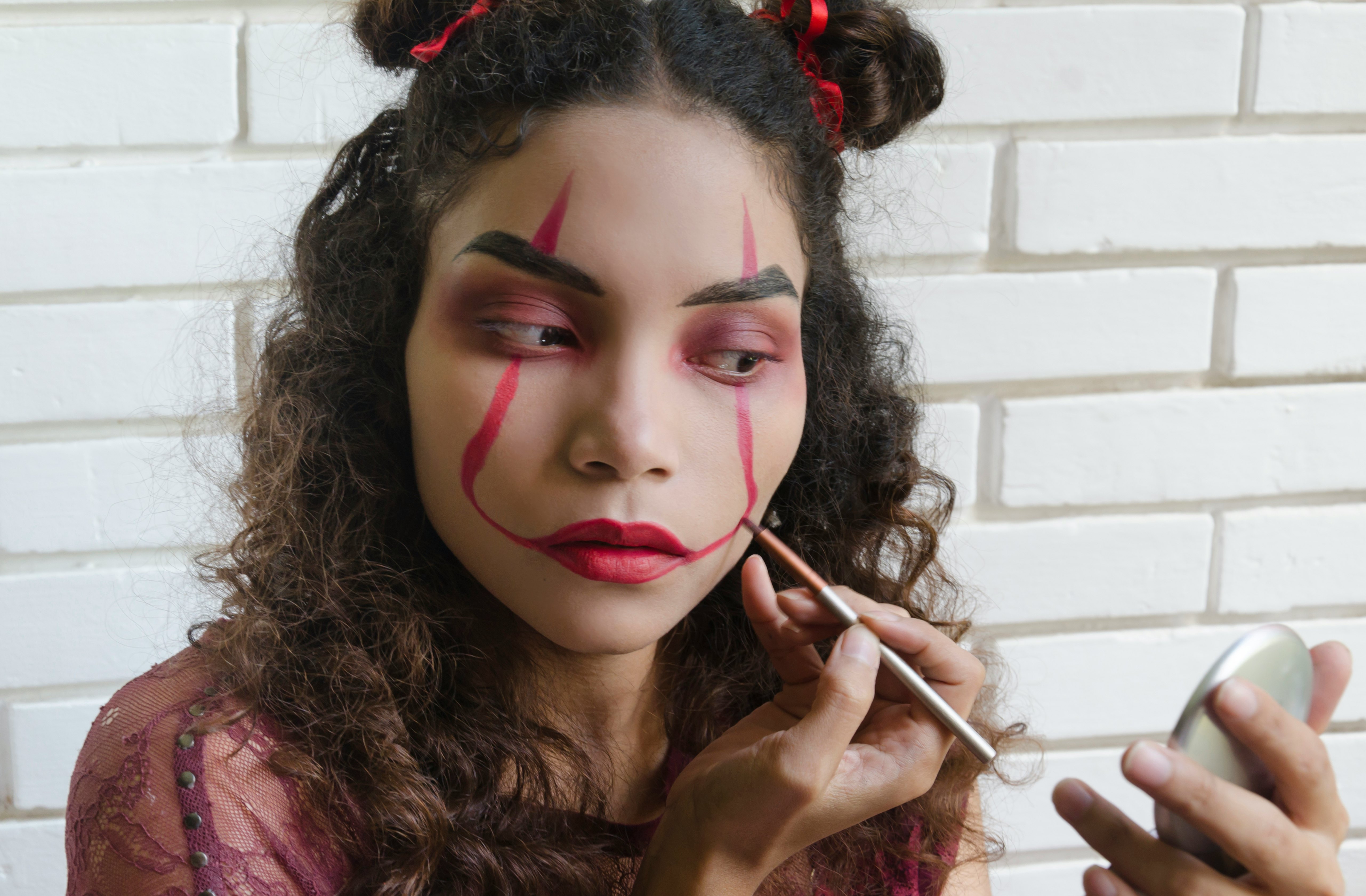 Scary Looks with Makeup: Unleash Your Inner Monster and Impress! Click Here to Learn How!