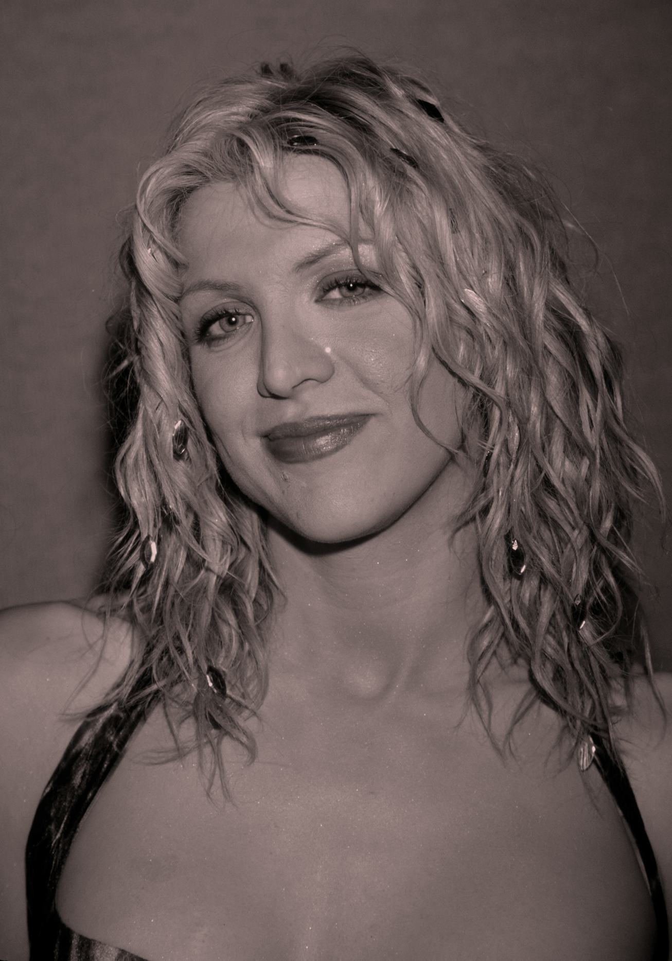Courtney Love’s Best ‘90s Beauty Looks, From Red Lips to Wispy Bangs