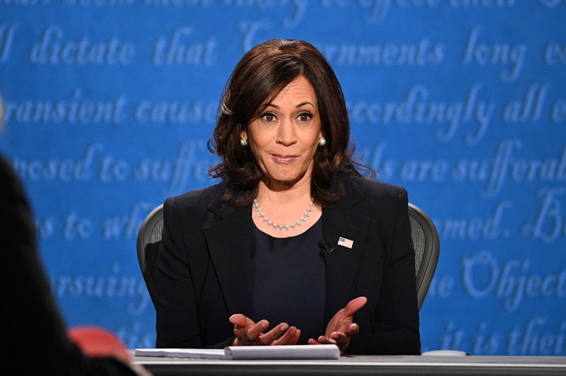 Kamala Harris' Pearl Necklace At The VP Debate Had So Many Hidden Meanings
