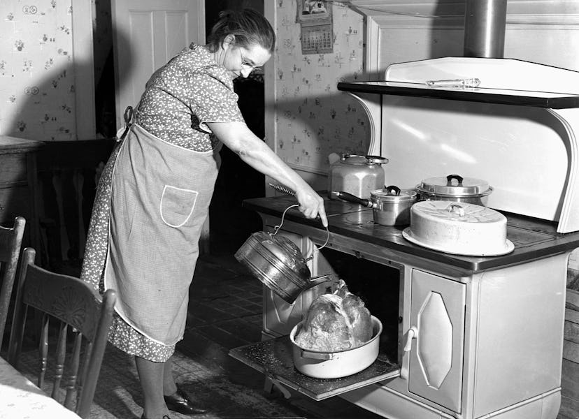 1940s woman cooking a turkey.