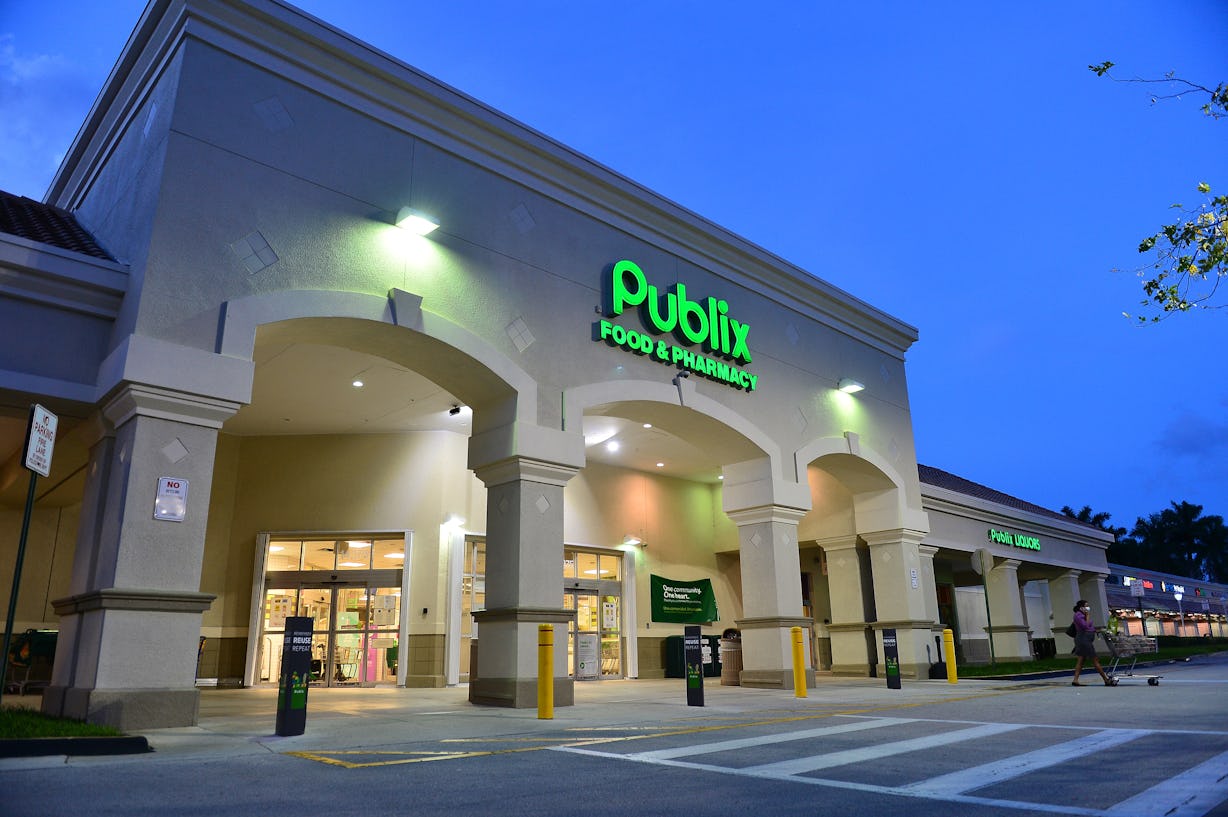 Is Publix Open Thanksgiving Day 2021?