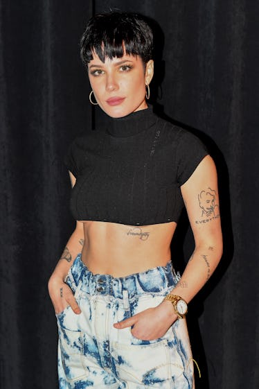Halsey wears acid wash jeans and a black crop top.