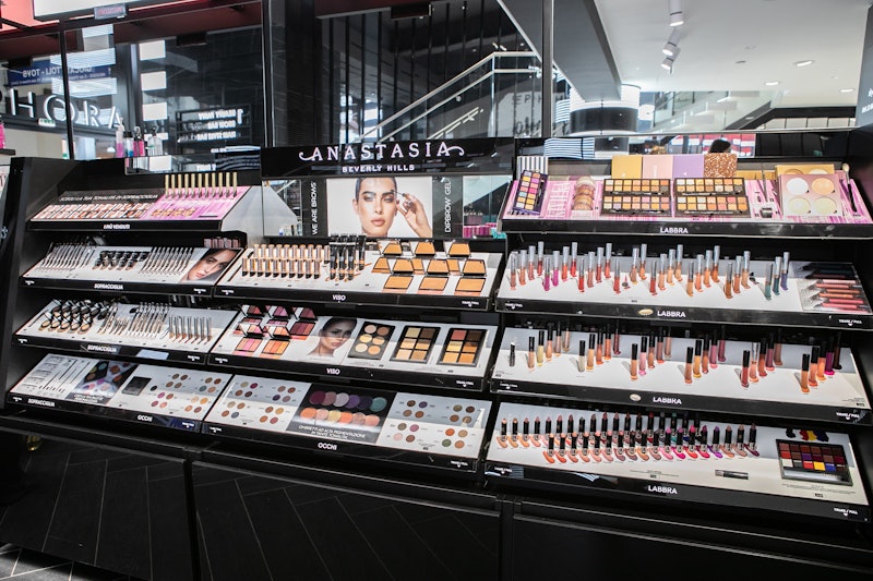 Anastasia Beverly Hill's Black Friday sale offers up to 50% off. 
