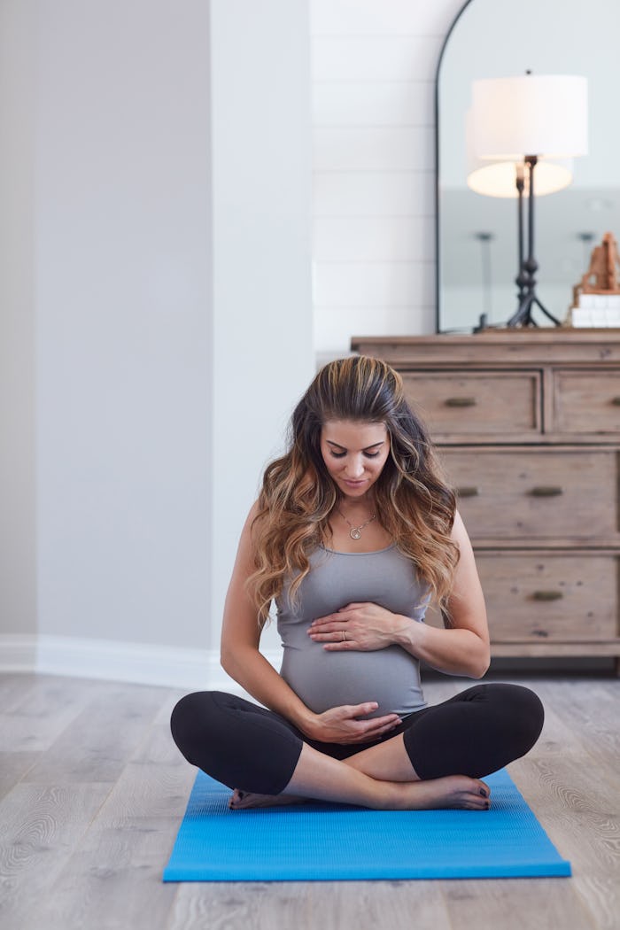 pregnant mom holding belly