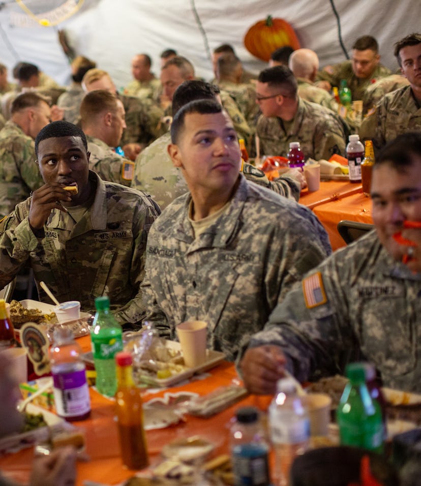 armed service members seated for thanksgiving dinner