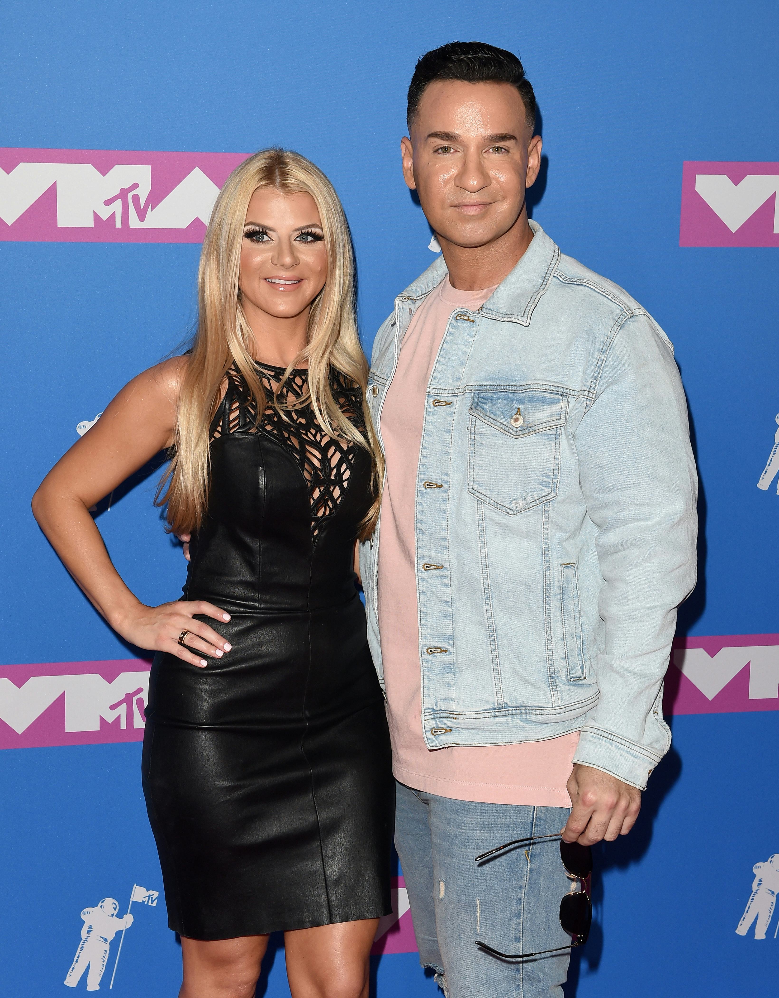 Jersey Shore Star Mike Sorrentino and Wife Lauren Reveal Sex Of Baby pic