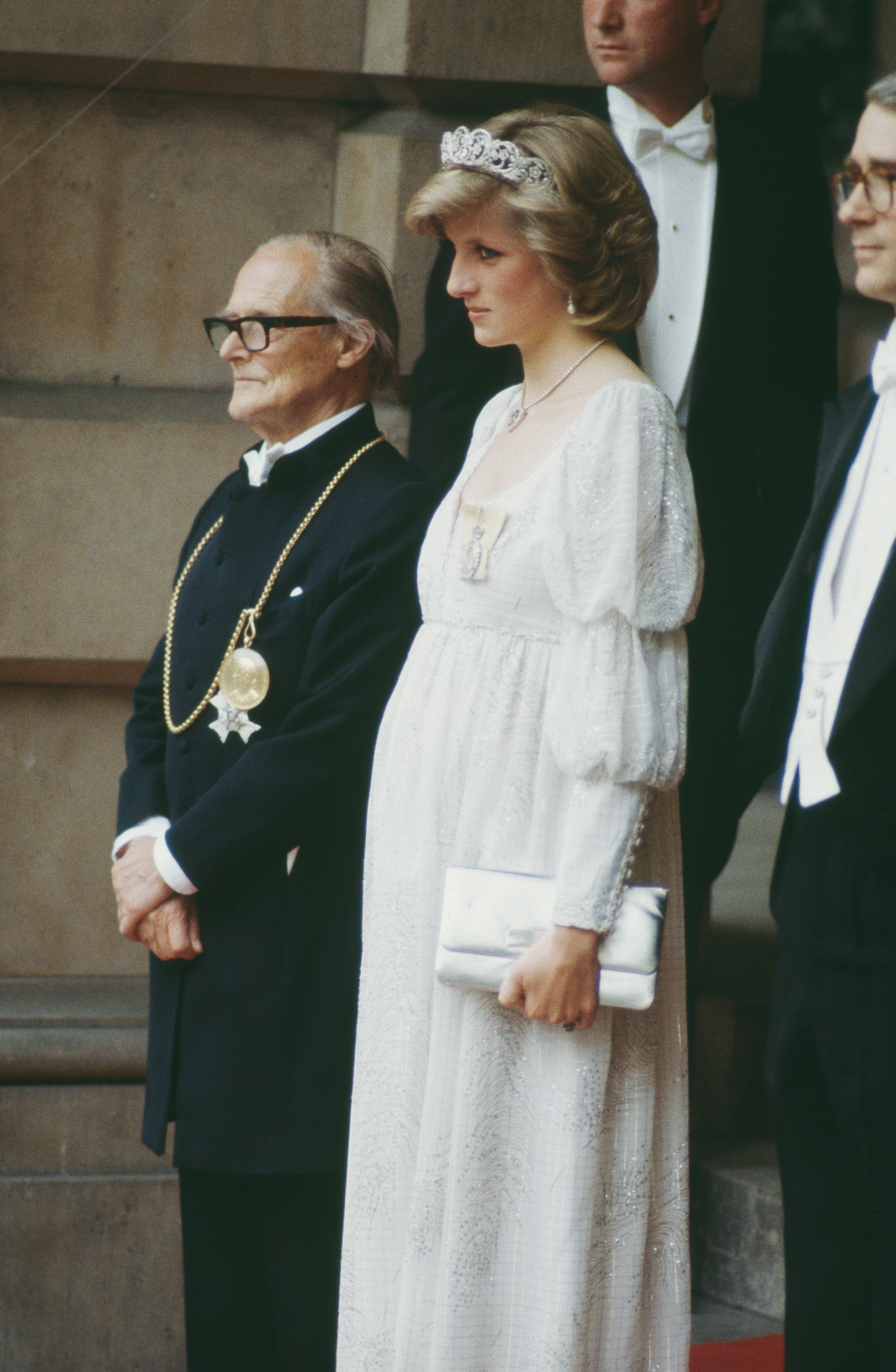 princess diana pregnant dress Princess Diana's Maternity Wardrobe: A Visual Appreciation