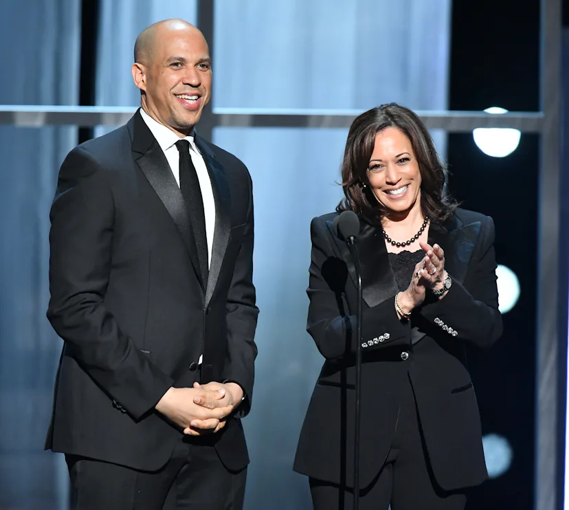 25 Kamala Harris Outfits That Prove She s The Best At Power Dressing 25-kamala-harris-outfits-that-prove-she-s-the-best-at-power-dressing