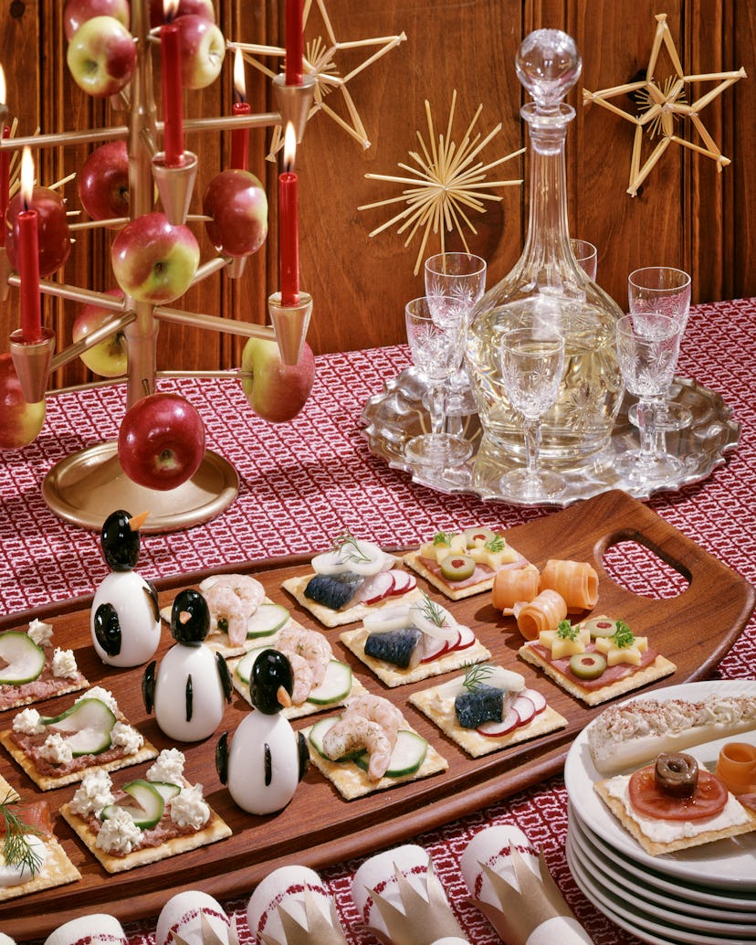 This vintage photo of Christmas decor features a chic '50s tablescape