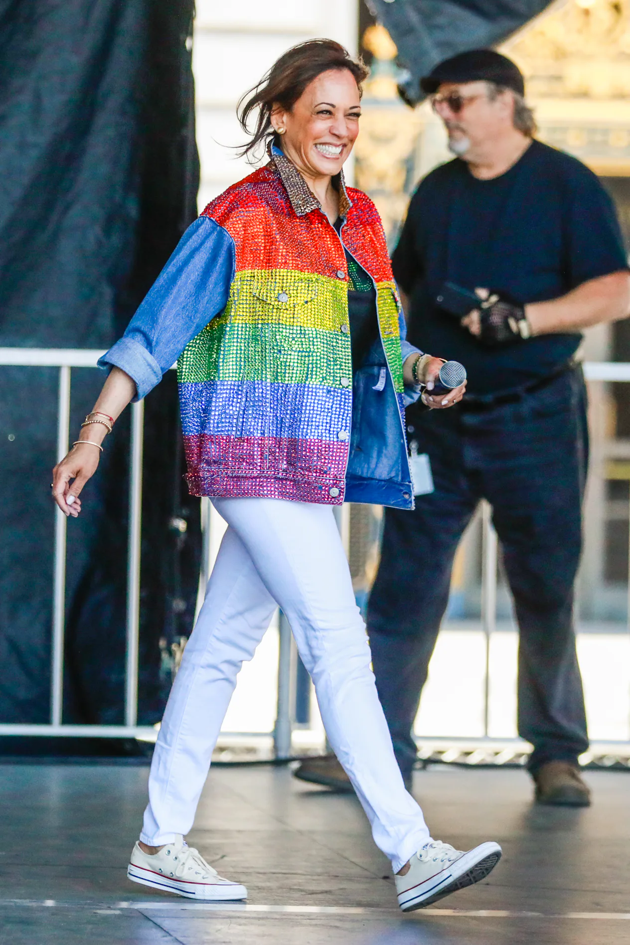 25 Kamala Harris Outfits That Prove She s The Best At Power Dressing 25-kamala-harris-outfits-that-prove-she-s-the-best-at-power-dressing