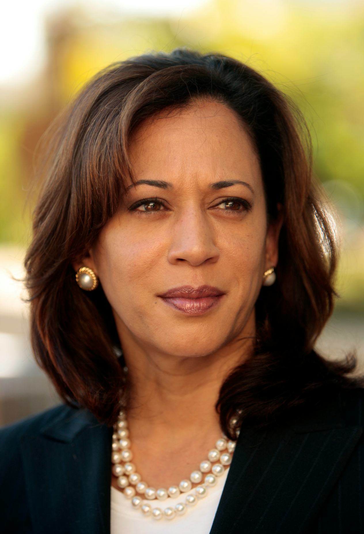 25 Kamala Harris' Outfits That Prove She's The Best At Power Dressing