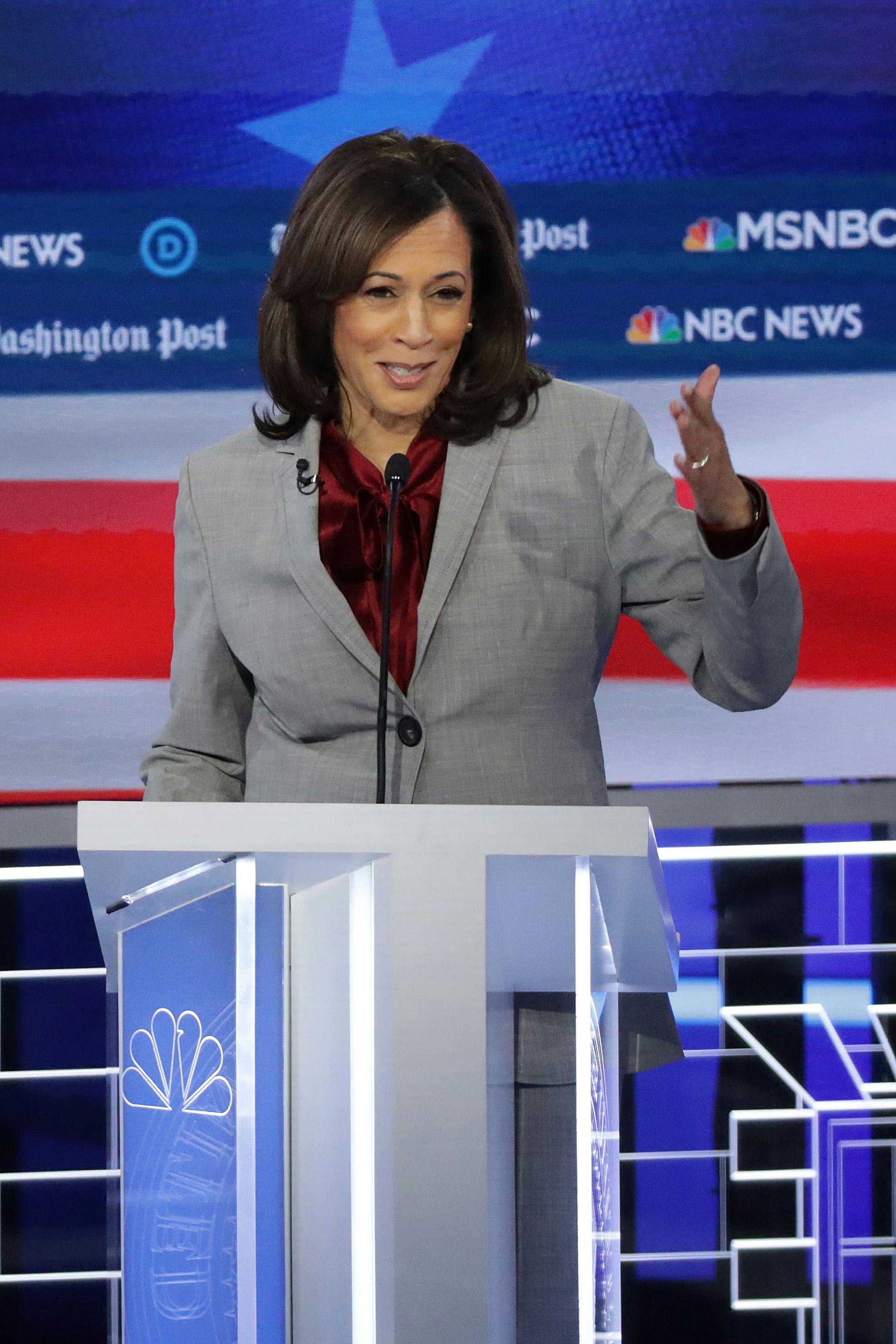 25 Kamala Harris' Outfits That Prove She's The Best At Power Dressing