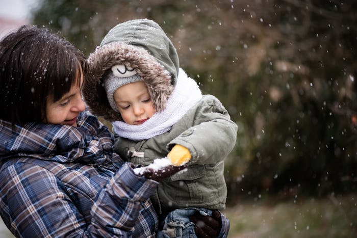 baby outside hands cold