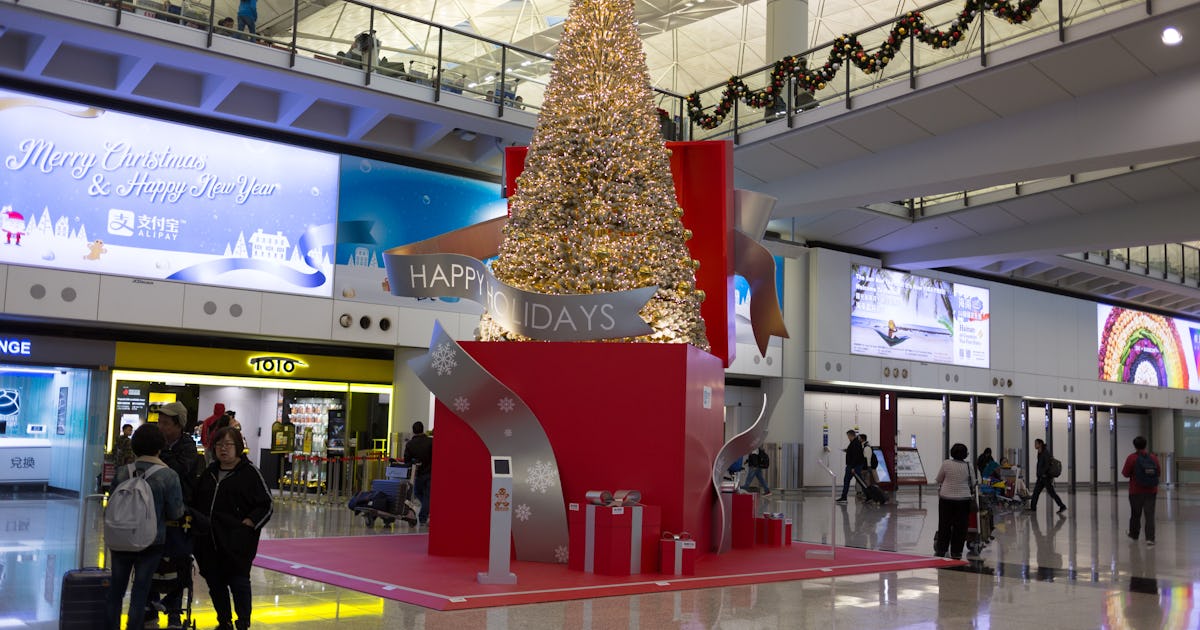 The Busiest Travel Days For Christmas 2020 Will Have You Rethinking Holiday Plans Best Days To Travel By Car Christmas 2021