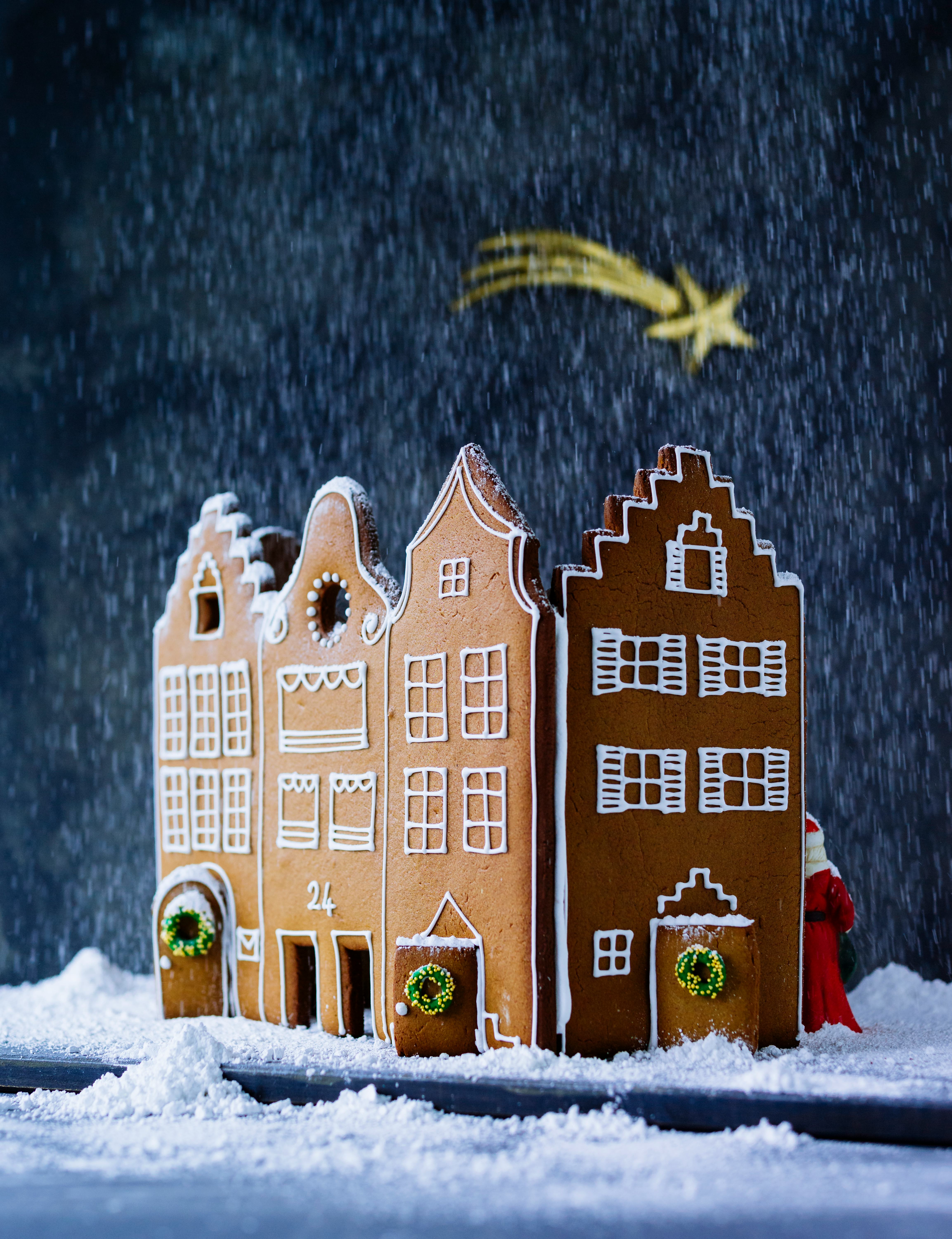 a beautiful gingerbread house