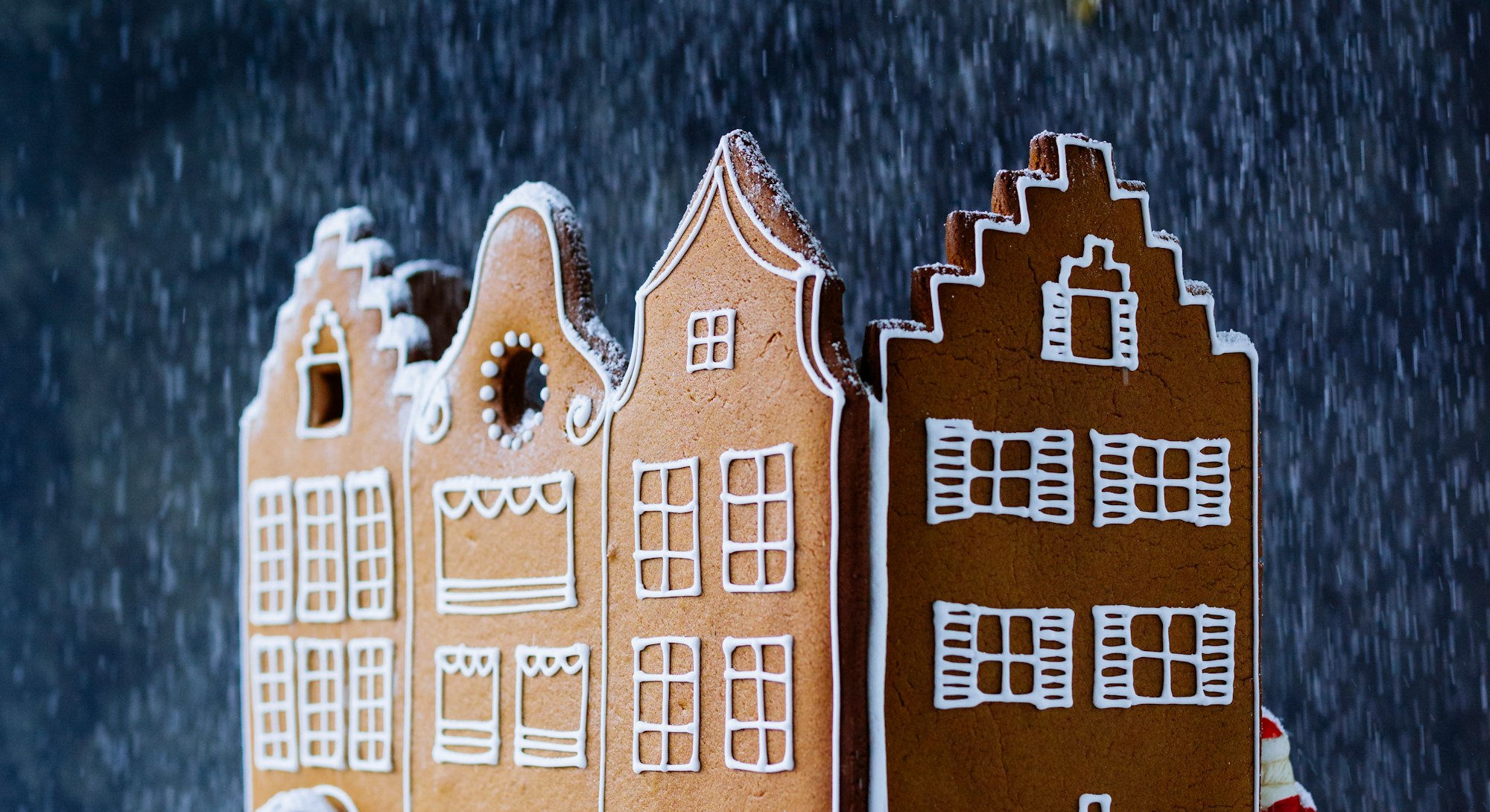 a beautiful gingerbread house