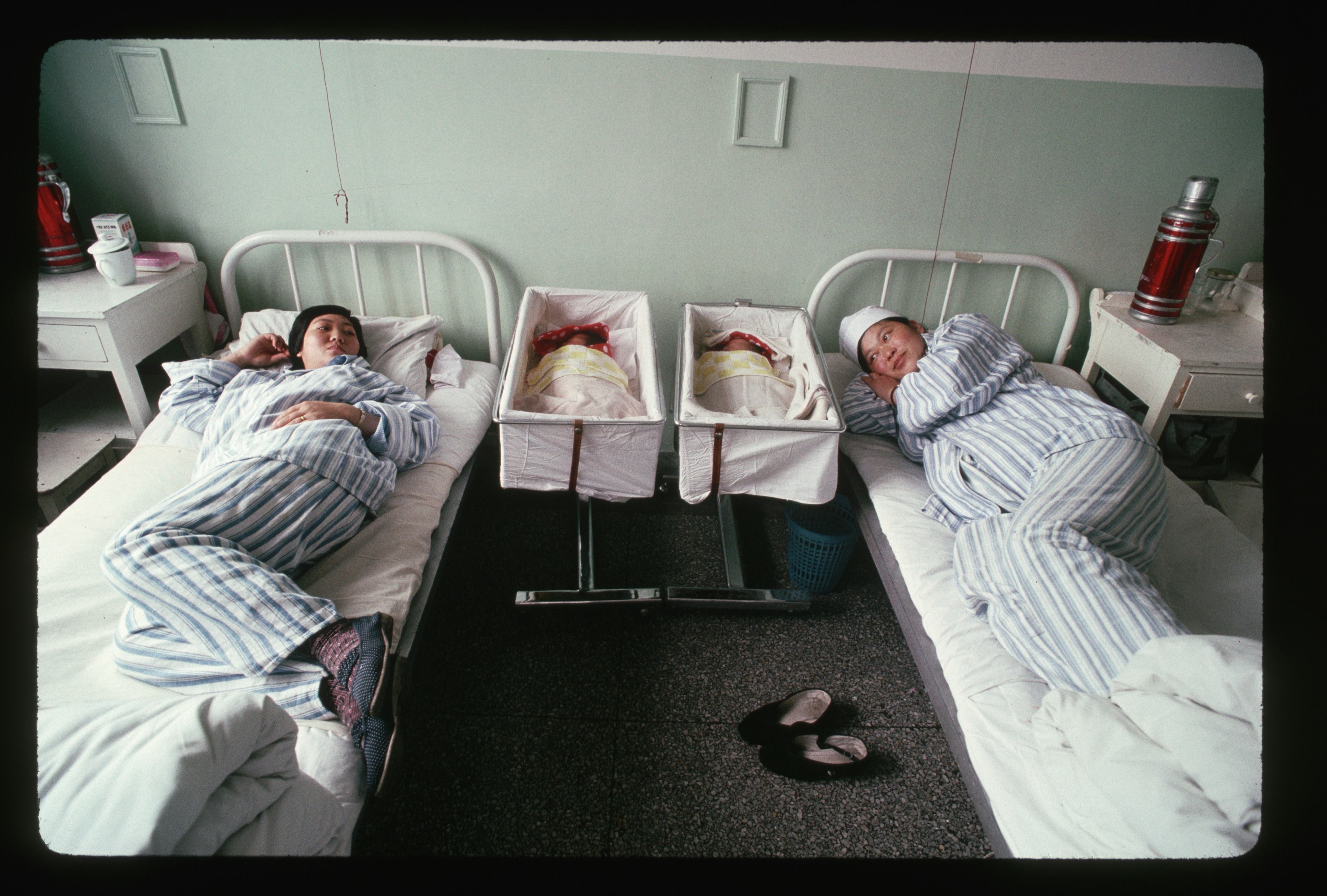 These Vintage Maternity Ward Photos Prove That Motherhood Is Timeless