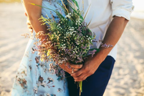 couple, flowers, bouquet, beach