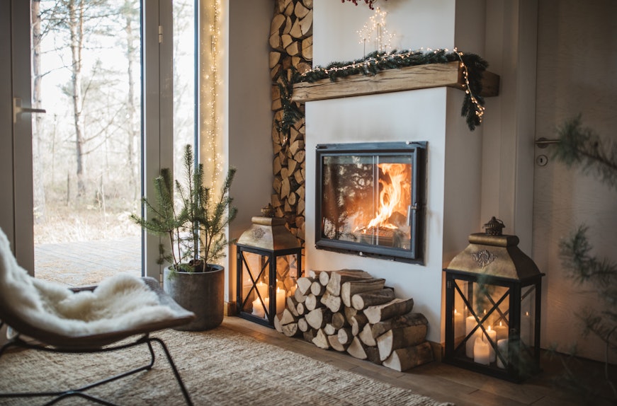26 Fireplace Zoom Backgrounds With Cozy Cabins And Modern Aesthetics ...