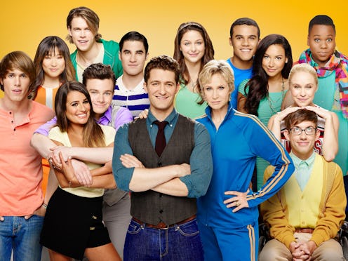 The 'Glee' cast is paying tribute to Naya Rivera with a holiday fundraiser