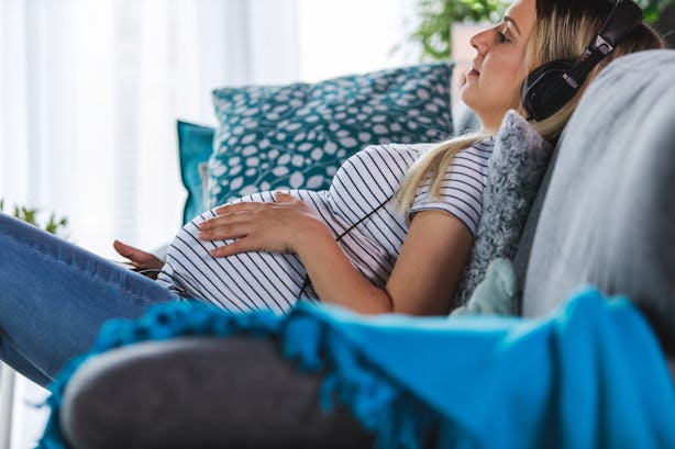 does-your-temperature-run-higher-when-pregnant-experts-explain
