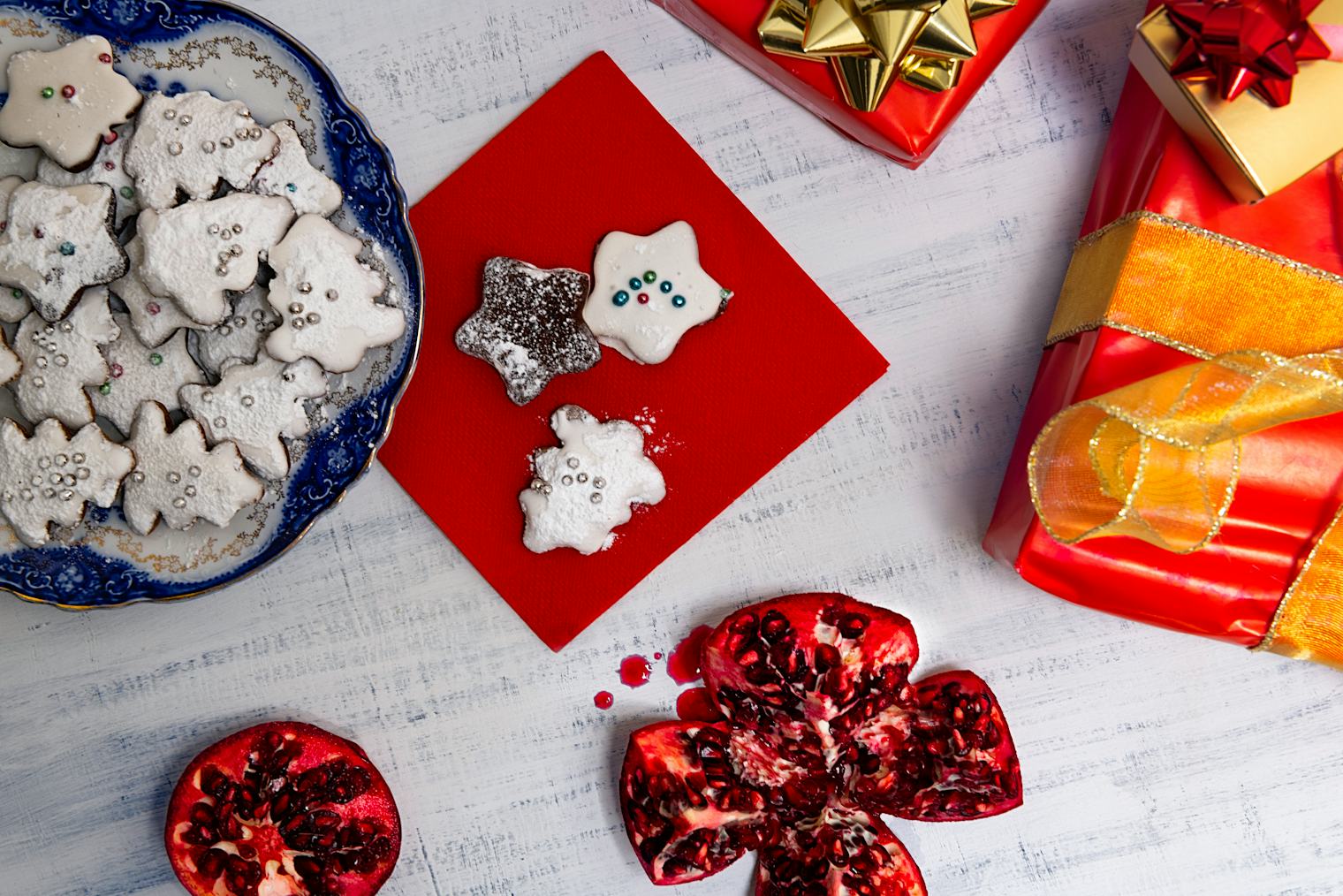 10 new year’s eve superstitions that might bring you good luck in 2017 13 Uncommon New Year’s Traditions For Good Luck To Try This Year