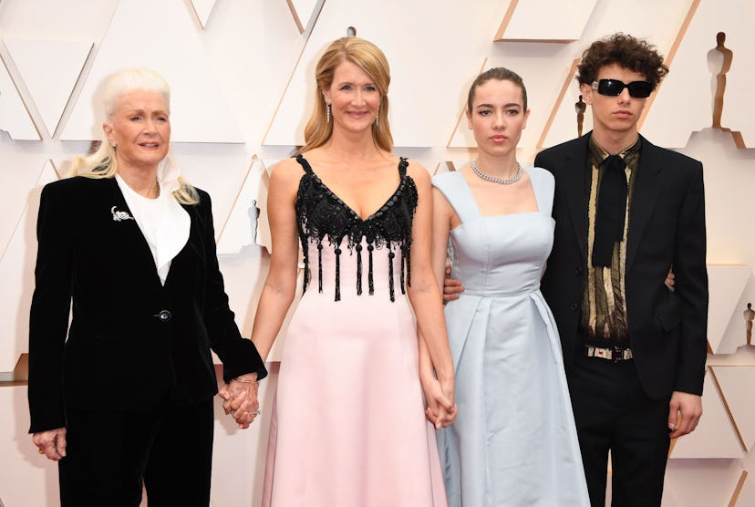 Diane Ladd, Laura Dern, and her two teenage children posed at the 2020 Oscars on Sunday night.