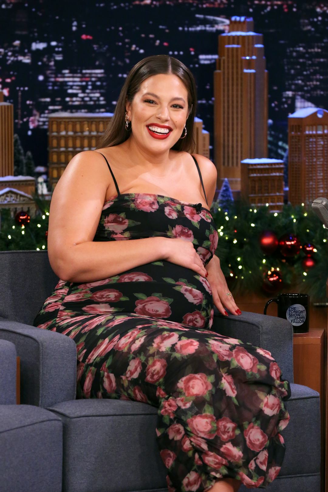 Ashley Graham S Breastfeeding Photo Is More Than Just A Real Moment