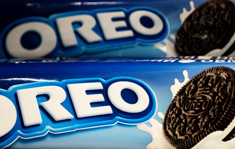 These tweets about dipping Oreos in mustard are so relatable.