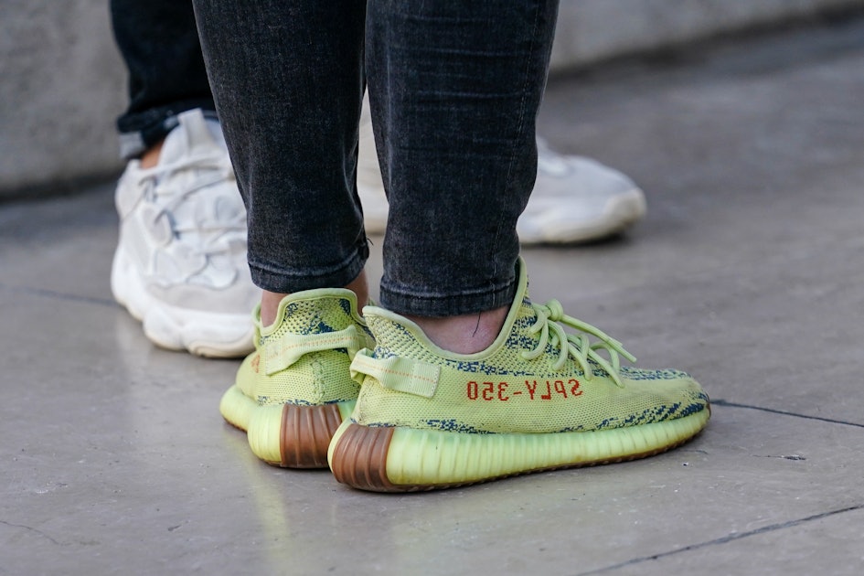 meest Verzorger biologisch How Kanye's lusted-after Yeezy 350 V2 lost its hype