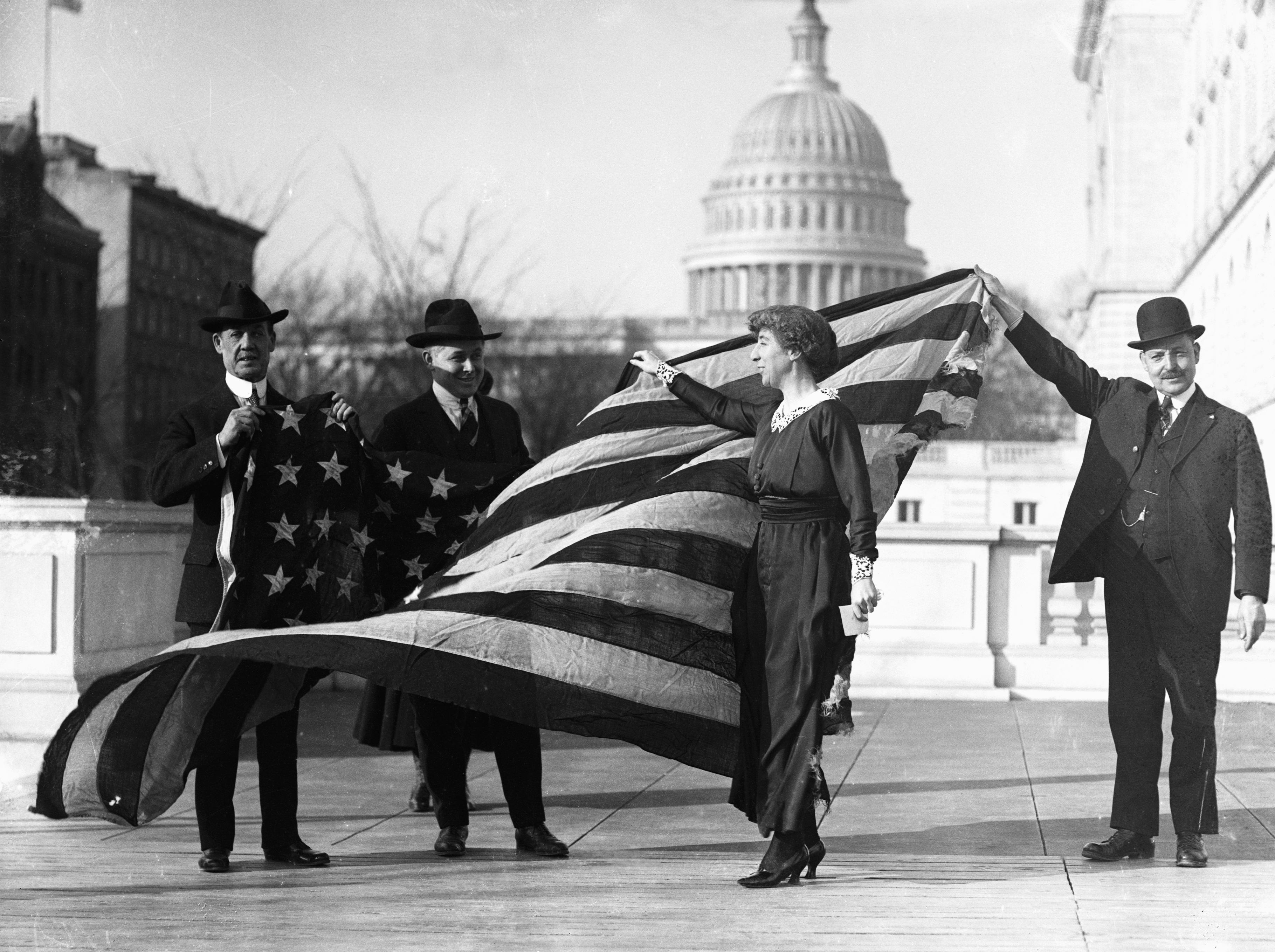 18 Photos Of Women Who Changed History & Paved The Way For Women Today