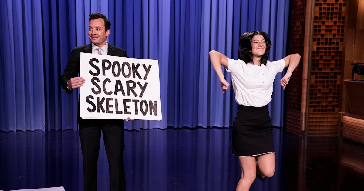 This Video Of Charli D'Amelio Teaching Jimmy Fallon TikTok Dances Is