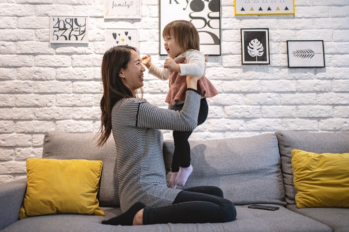 Experts say there is a right and a wrong way to pick up your toddler.