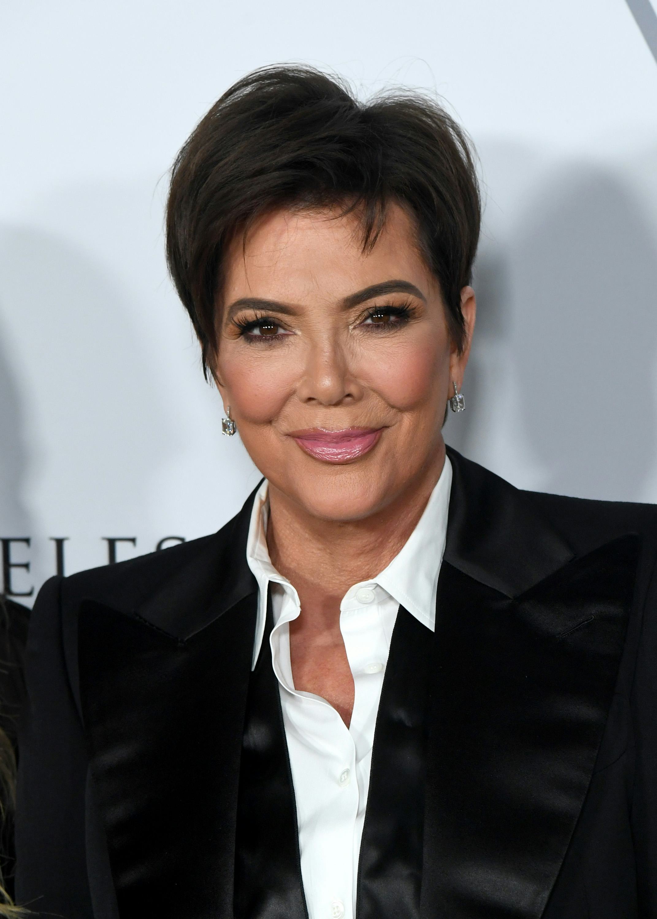 This Video Of Kim Kardashian & Kris Jenner's Social Distancing Lunch Is ...