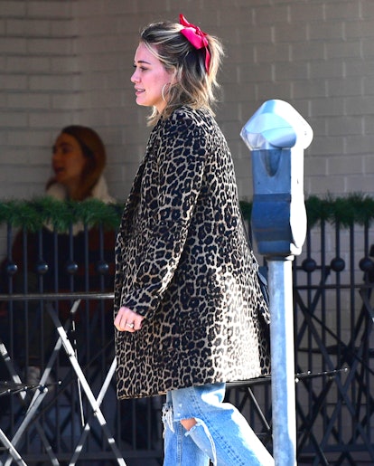 Hilary Duff's bow-clad pony is the ultimate lazy-day hairstyle