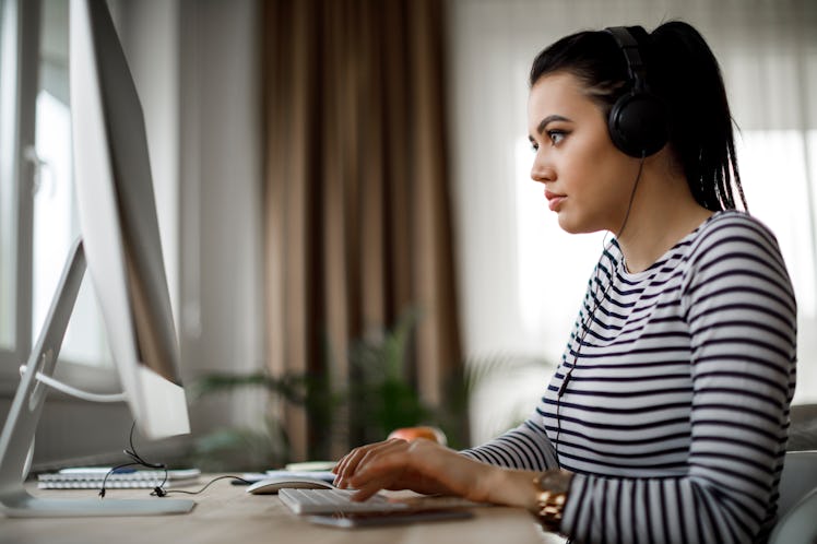 These 20 tweets about conference calls during isolation are so funny.