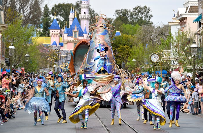  Disneyland is offering virtual parades for people to watch at home. 