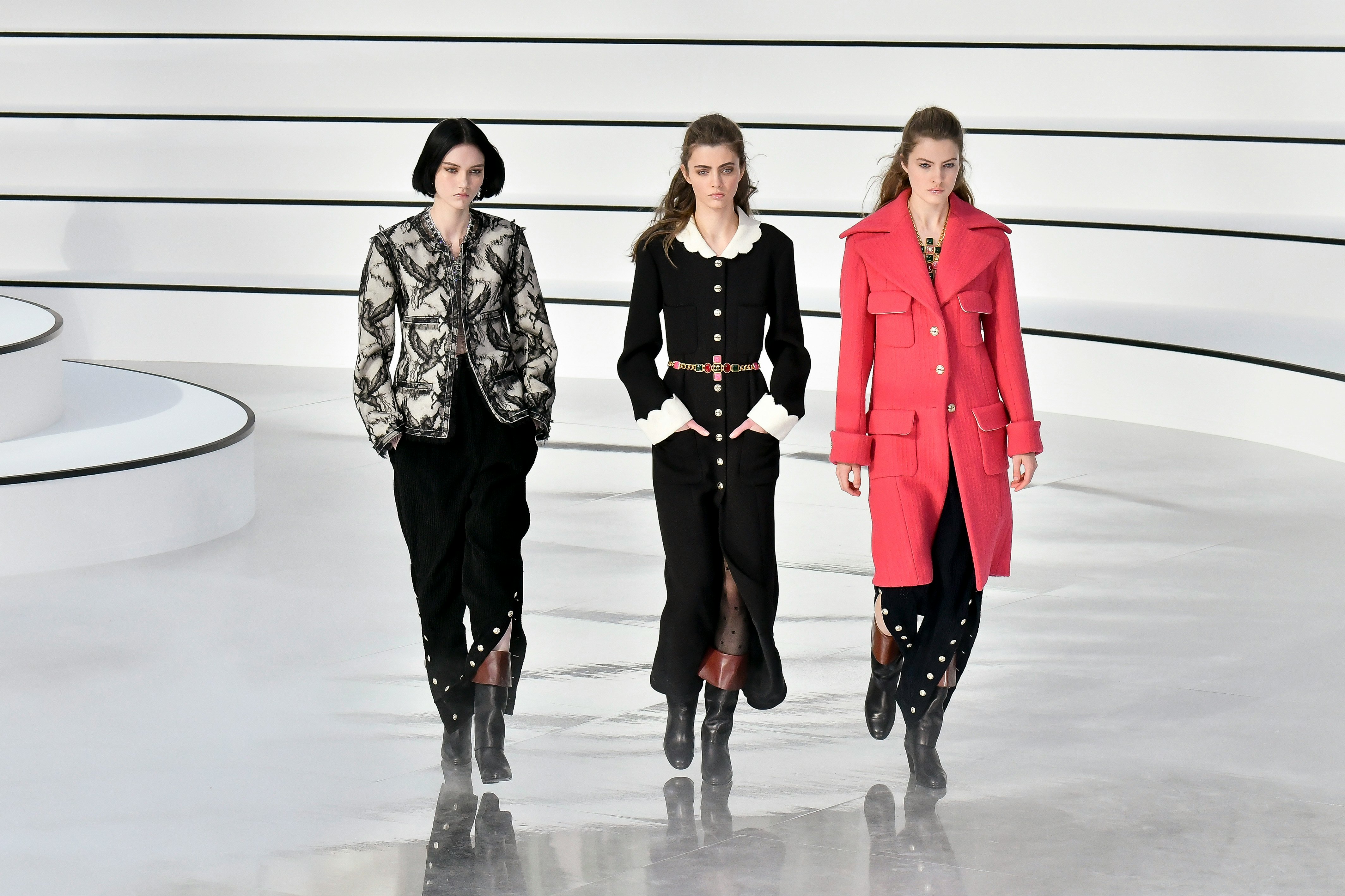 Chanel Fall/Winter 2020, Chanel's Fall 2020 Collection Resurrected Karl  Lagerfeld's Iconic Designs From 1994